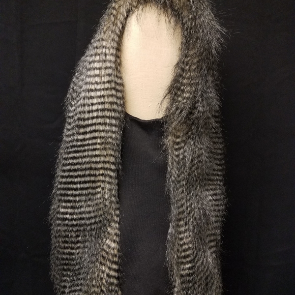 Vest. - Picture 2 of 6